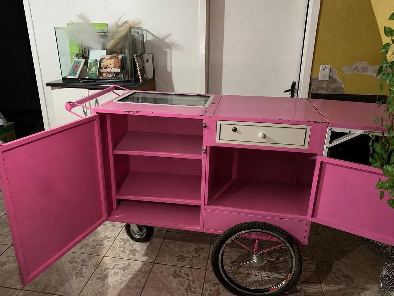 ? CARRINHO PARA VENDA - EXCELENTE PARA DOCES, LANCHES E EVENTOS ? - Foto 2