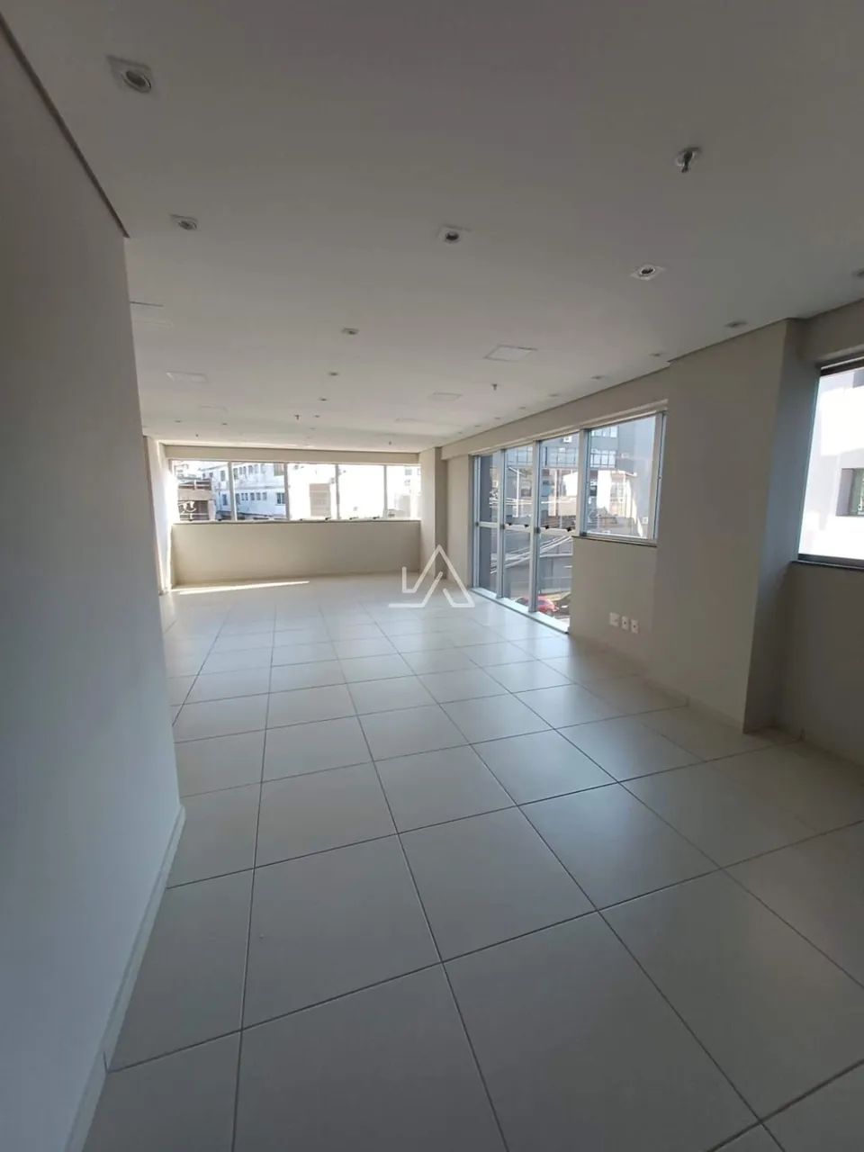 SALA AÉRA COM GARAGEM - Foto 2