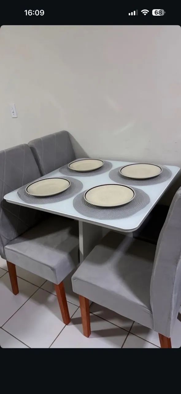 Mesa pequena com 4 cadeiras  - Foto 3