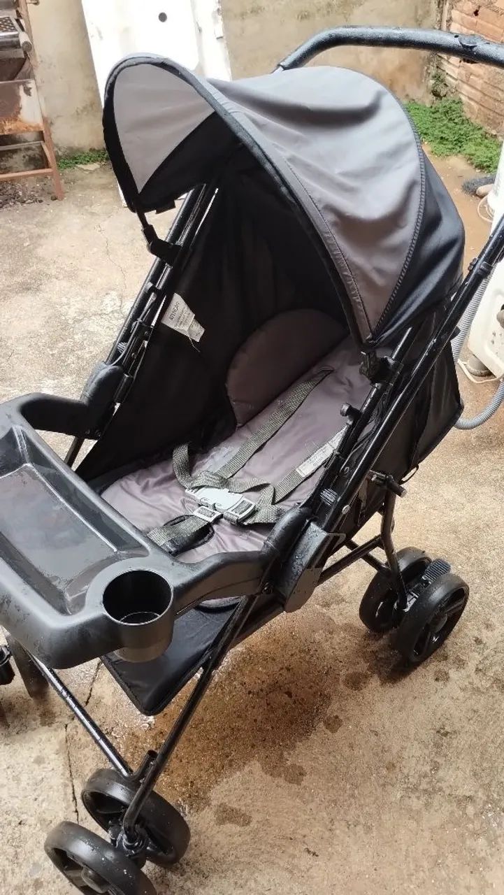 Carrinho de bebê conservado 