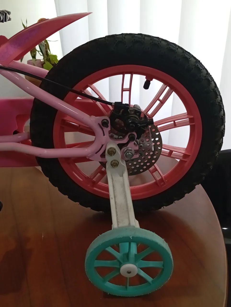 Vendo bicicleta rosa infantil aro 14 - Foto 3