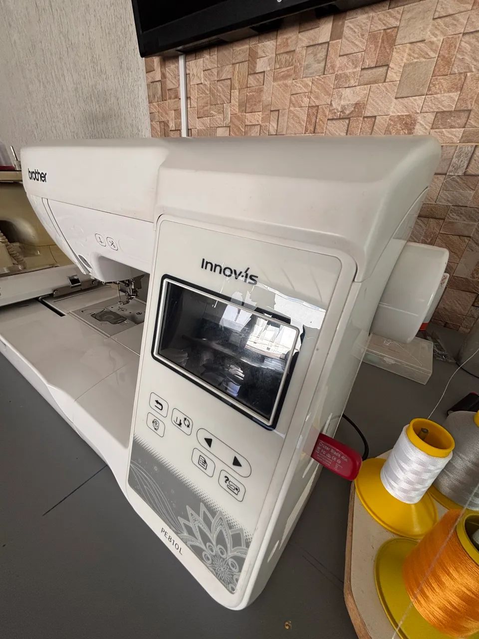 Vendo Máquina de Bordar Brother PE 810L - Foto 4