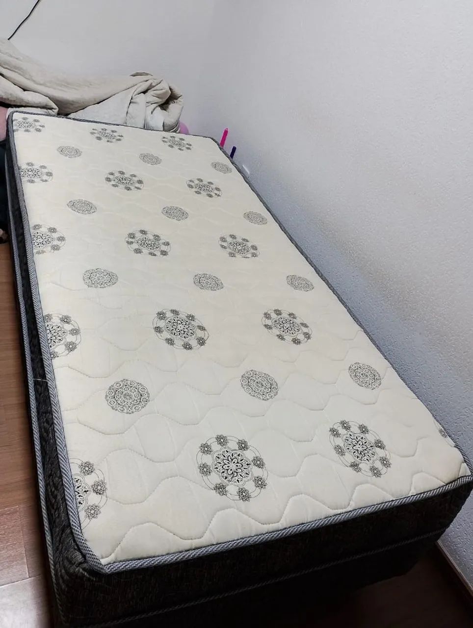 CAMA SEMI NOVA