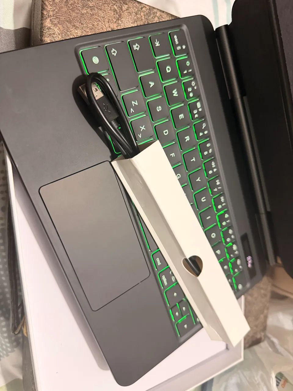 Capa com teclado para iPad 