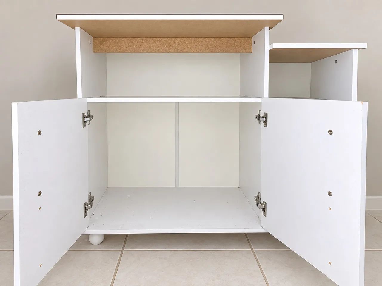 Armário Multiuso Branco com Portas e Prateleiras - Foto 3