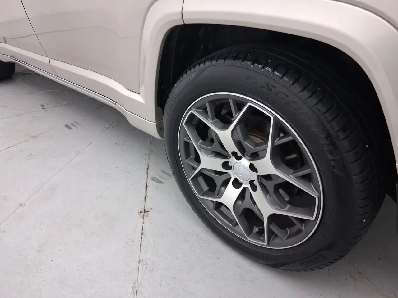 Jeep Commander Overland T270 1.3 TB Flex Aut., foto 11 de 17