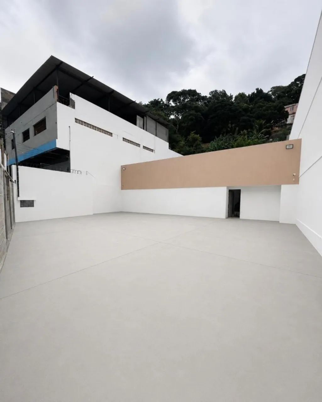 Imóvel Comercial na Av. Vitória com 474m² construídos, 2 pavimentos e estacionamento