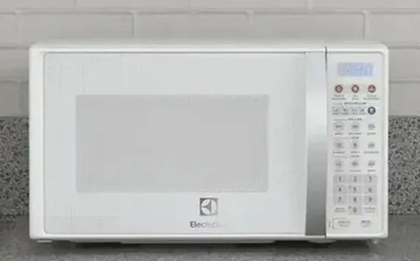 Vendo micro-ondas eletrolux 20 litros 