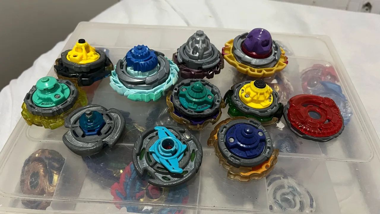 LOTE BEYBLADE  - Foto 2