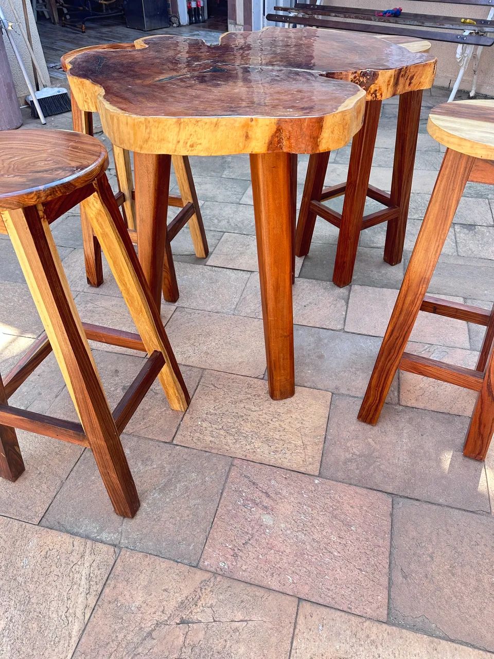 Conjunto de mesa com banquetas - Foto 3