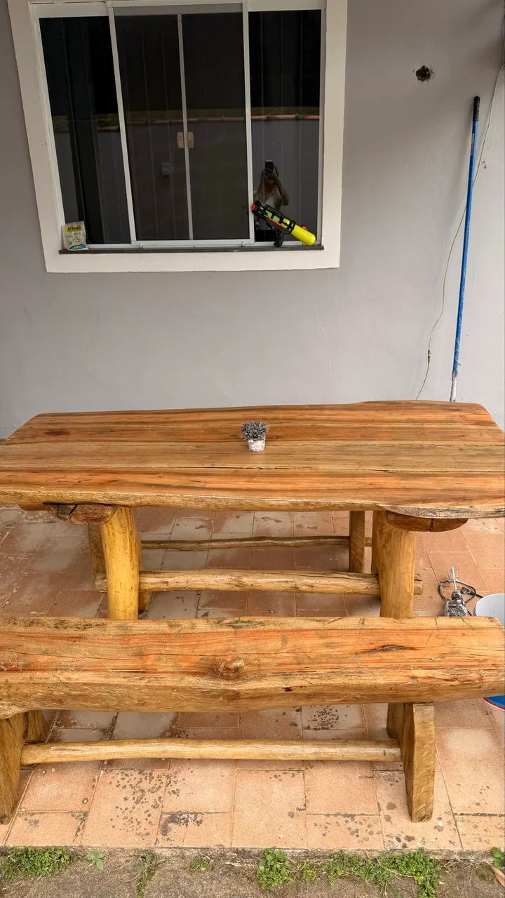 Mesa Rústica 1,53 x 0,70 com 2 bancos  - Foto 4