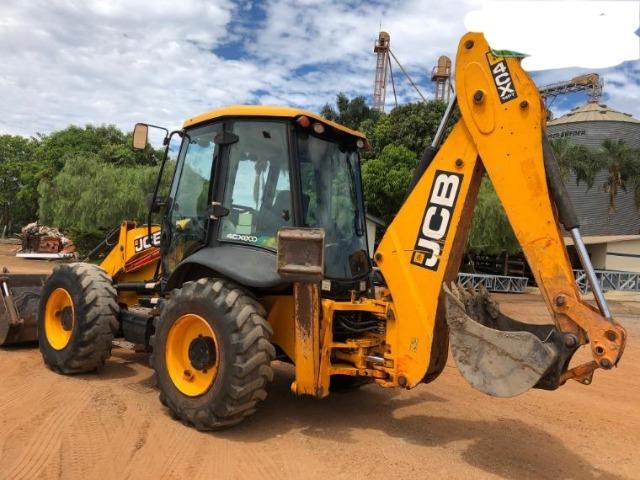 Retroescavadeira JCB