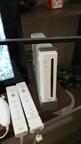 Game Wii desbloqueado com manual e 4 controles jogos por 400