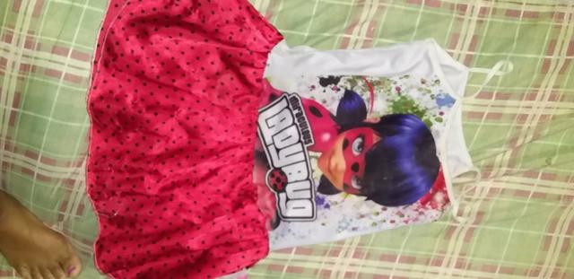 Vendo boneca linda que vem com um vestido lindo