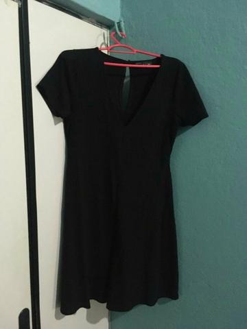 Vende se macaquinha e vestido semi novos - Foto 2