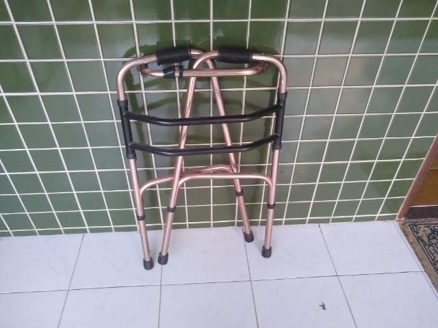 Andador Articulado Mercur de Alumínio, Dobrável, Cor Bronze - Foto 5