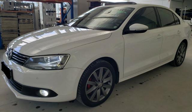 Jetta 2.0 Automático 11/12 Comfortline Tiptronic interior caramelo com teto solar - Foto 5