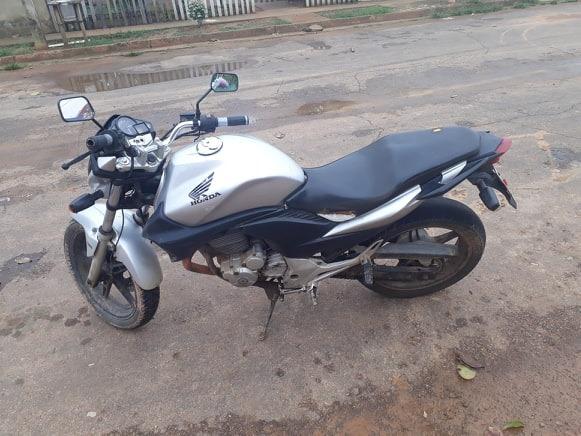 *4//vendo essa moto CB 300 ano 2010