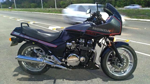 CBX 750 F 7 Galo 88 Extra Colecionador