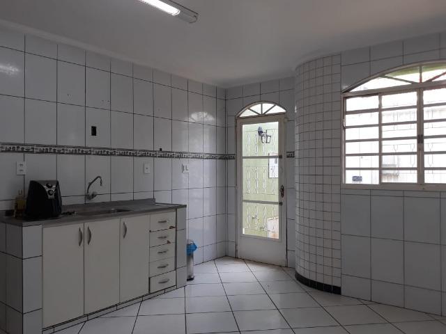 Excelente casa 2 quartos, garagem 3 carros, base para sobrado Riacho Fundo II - Foto 8