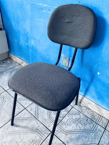 Vendo móveis de escritório mesa em L cadeira fixa - Foto 2