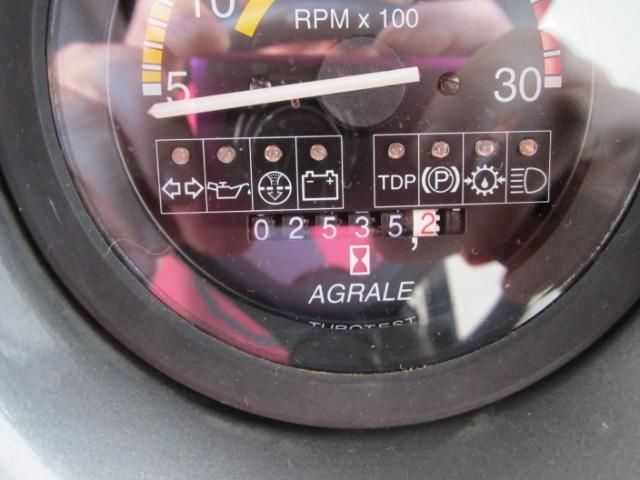 Trator agrale 5075- 4 ano 2011 4x4 com apenas 2500 horas de uso novissimo - Foto 4