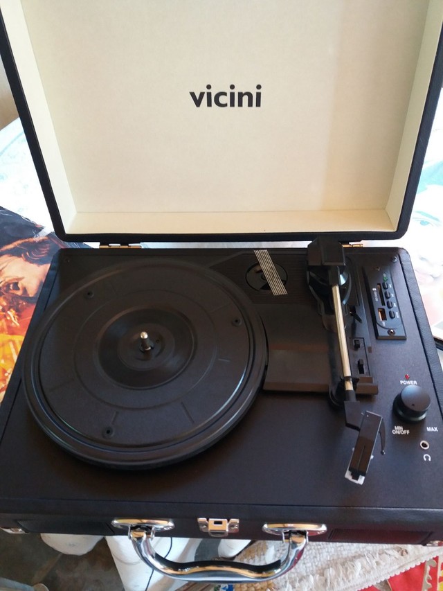 Vitrola retro com radio fm bluetooth gravador. - Foto 2