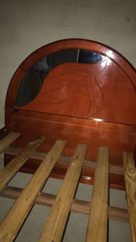Cama de madeira reforçada.espelhada.cm colchão 