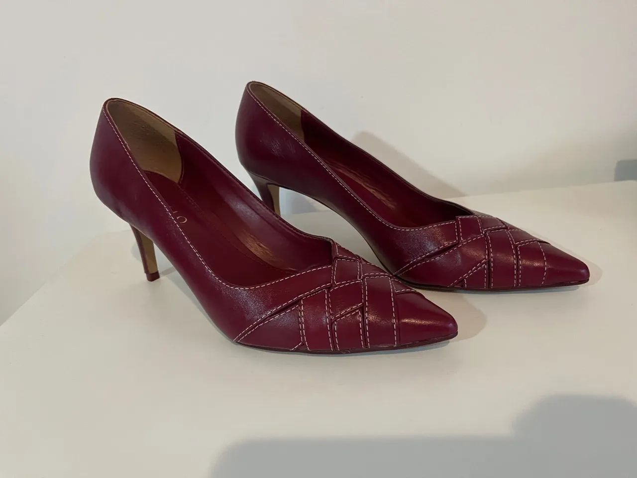Scarpin Corello novinho lindo 36 vinho  - Foto 2