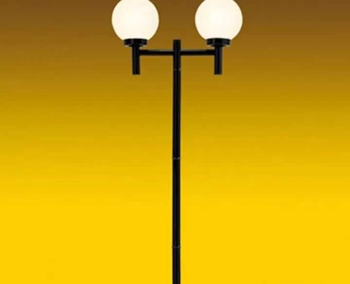 Poste de jardim 2 metros com 2 globo  - Foto 3