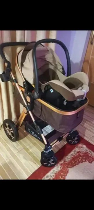 Carrinho de Bebê Luxo Dourado