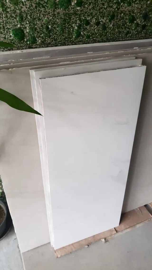 Lote com 10 peças de porcelanatos 90x90 diversos  - Foto 5