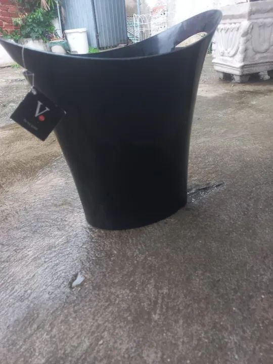 Lixeira de plástico preta para comércio, escritório e residência - Foto 3