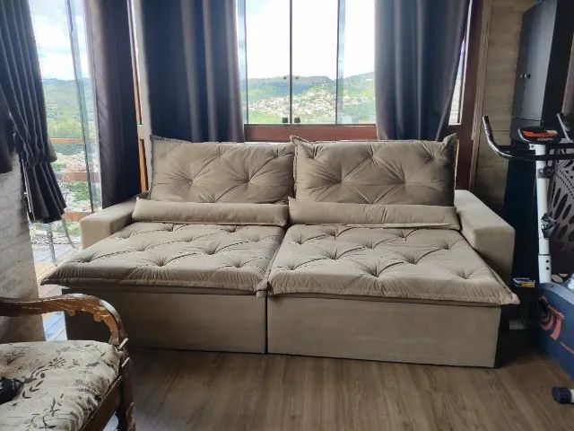 Retractable and reclining sofa for 6 people, includes two cushions, excellent condition, used for a short time