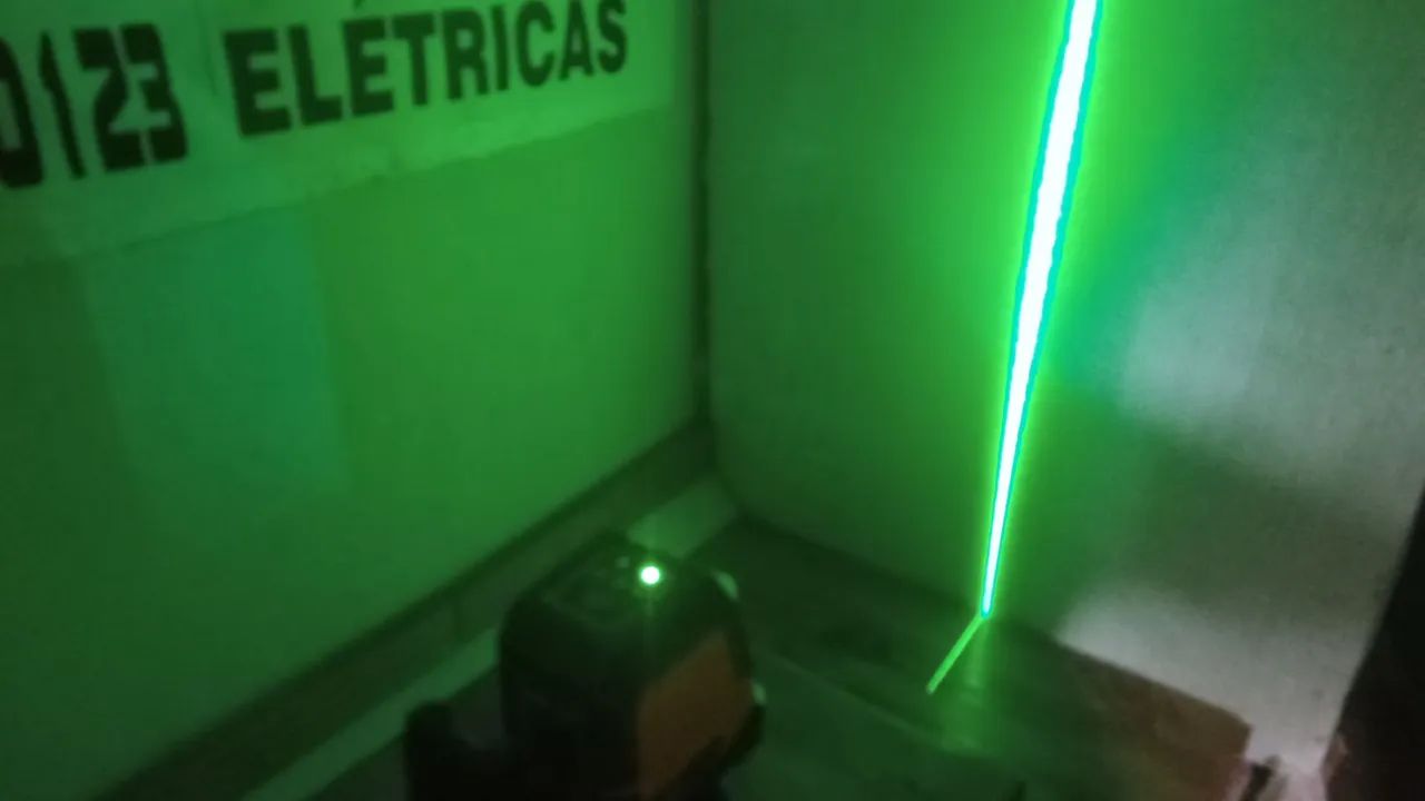 Nível laser de 2 linhas recarregável, entrego  - Foto 4
