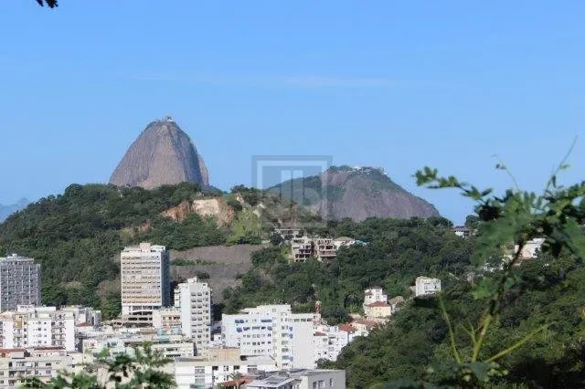Santa Teresa. Condomínio Fechado com apenas 13 casas.Terreno em declive, vista panorâmica