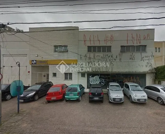 Prédio de Alvenaria com + de dois mil metros quadrados.