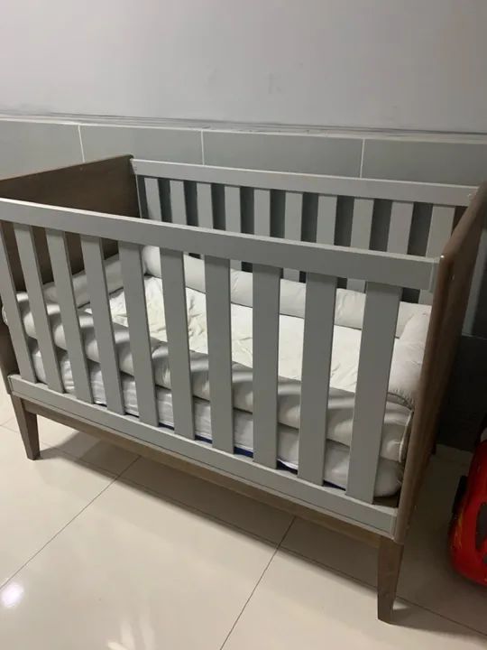 Berço em MDF marrom e cinza - Foto 2