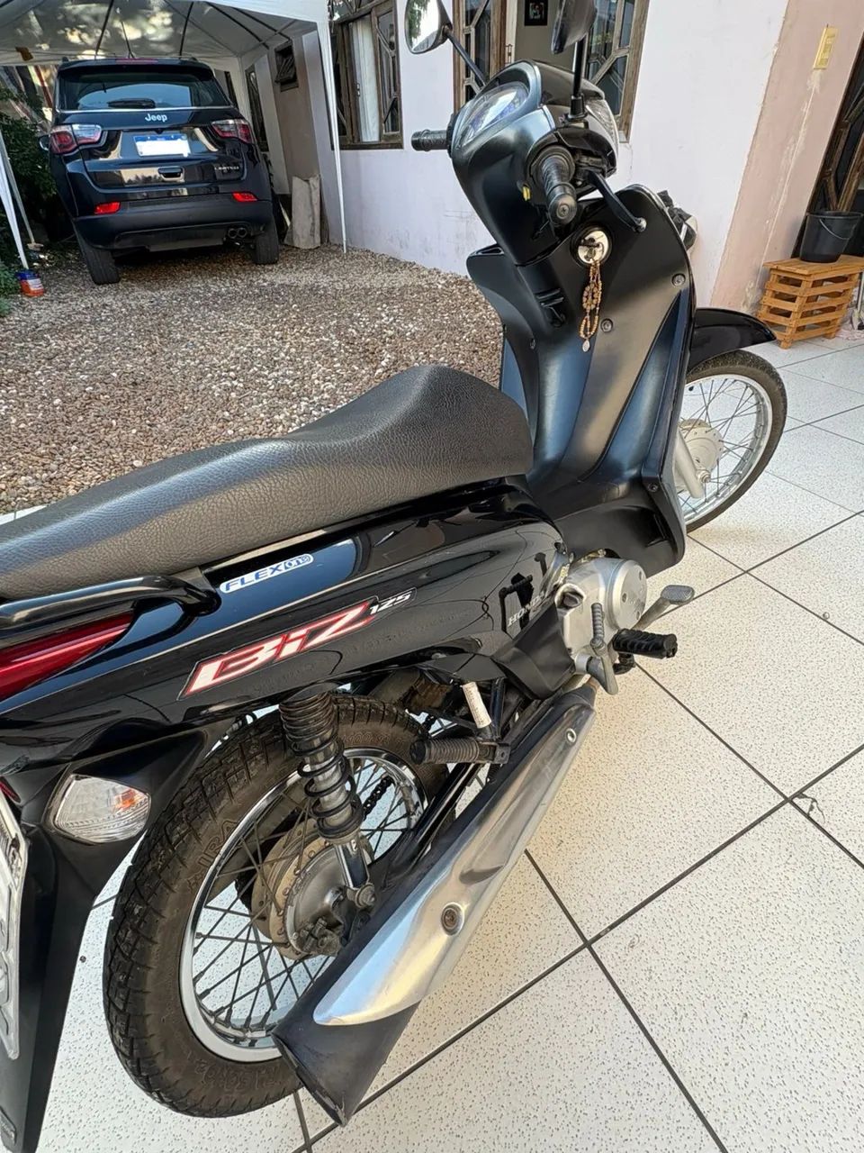 Honda Biz 125 ES - 2013/2014 - Preta - Excelente estado! - Foto 6
