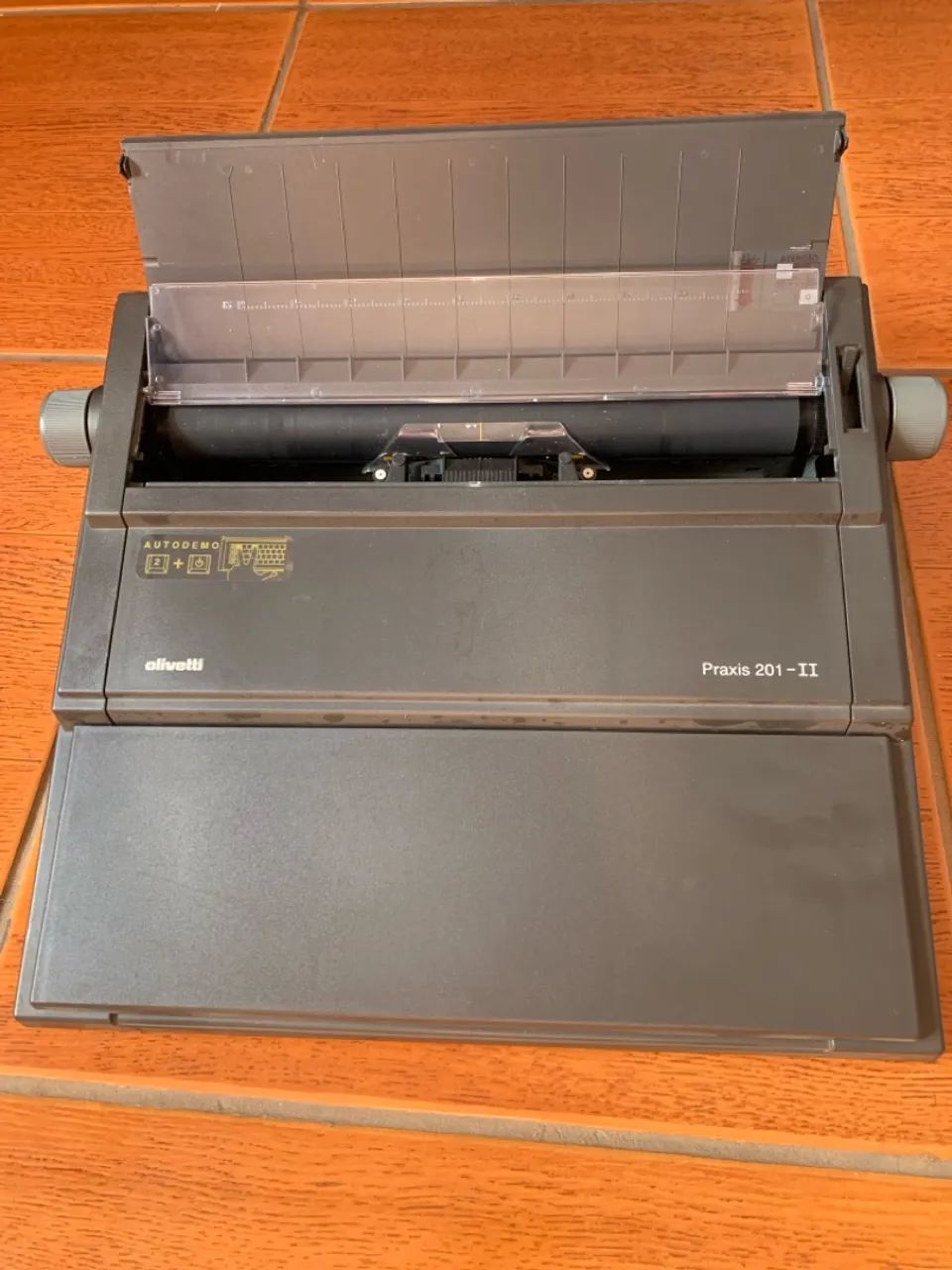 Máquina de Escrever Olivetti Praxis 201-II