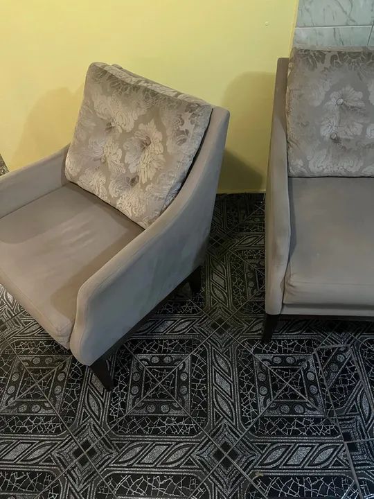 Jogo de poltronas com almofada removível em pereritas condições  - Foto 3