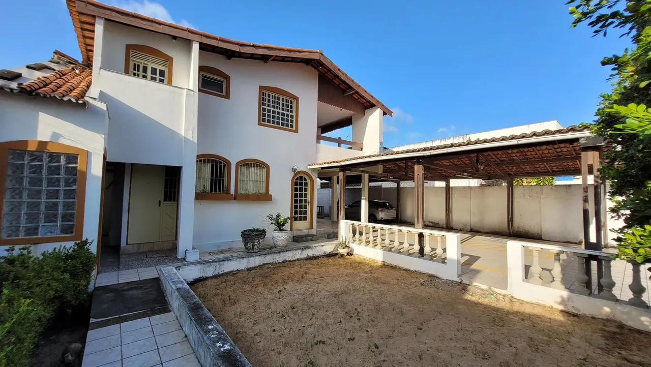 Casa/ex pousada com 14 quartos, 651m² de área construída e terreno de 581m² no bairro de L