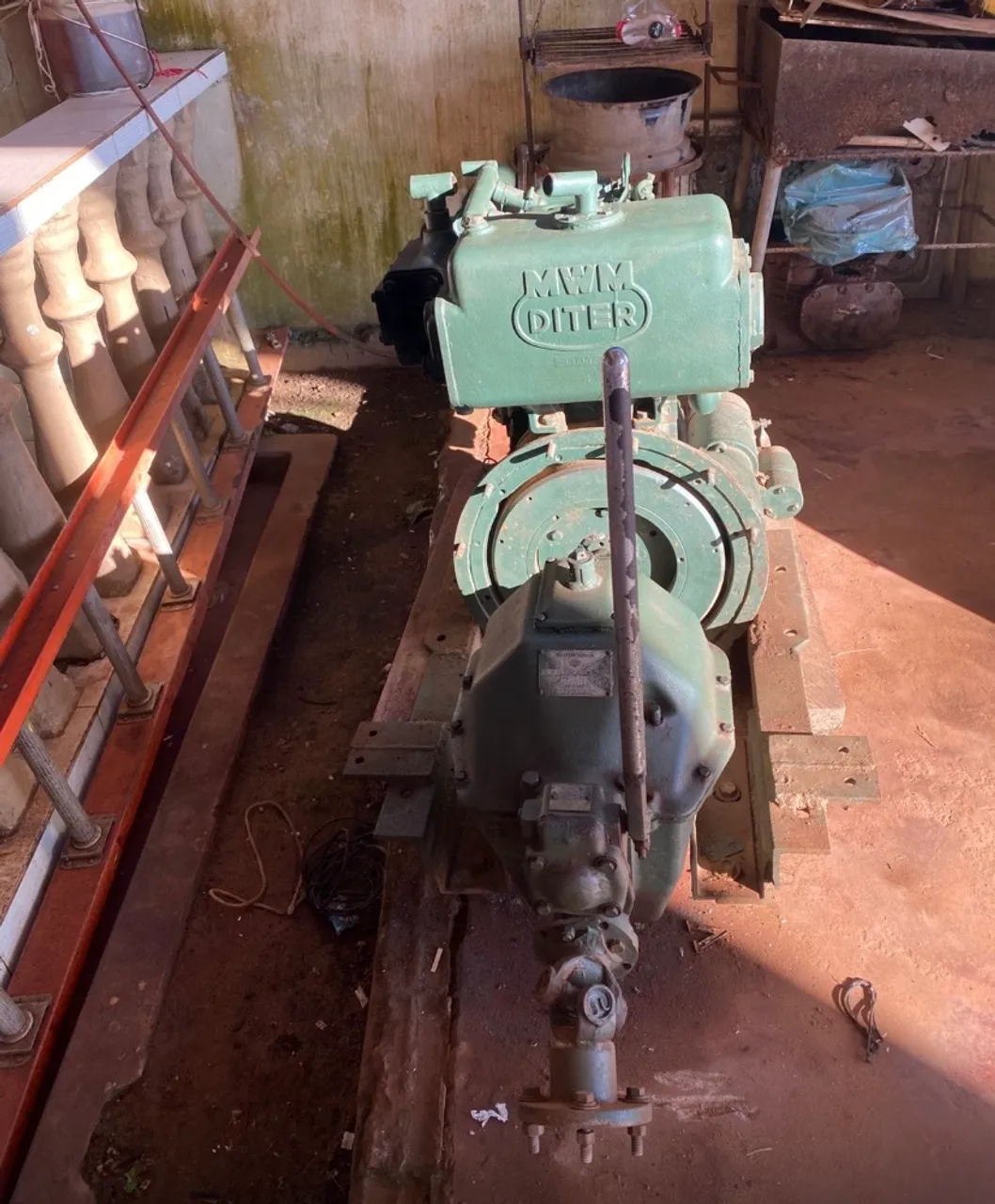Motor MWM Diter Antigo aceito troca em um Bote de 7 metros
