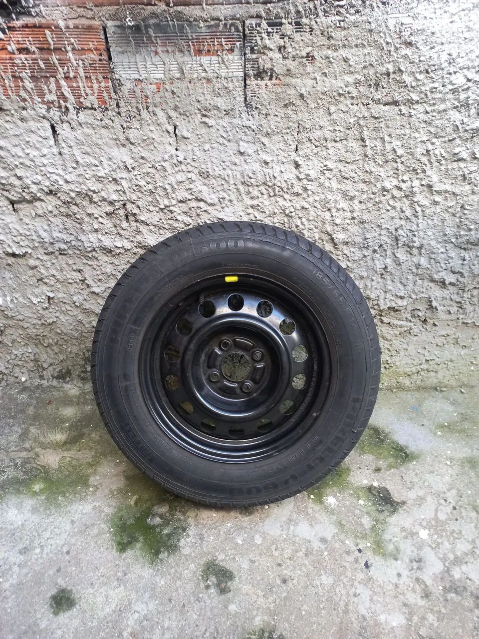Pneu e roda aro 14 carros GM 4 furos 4/100