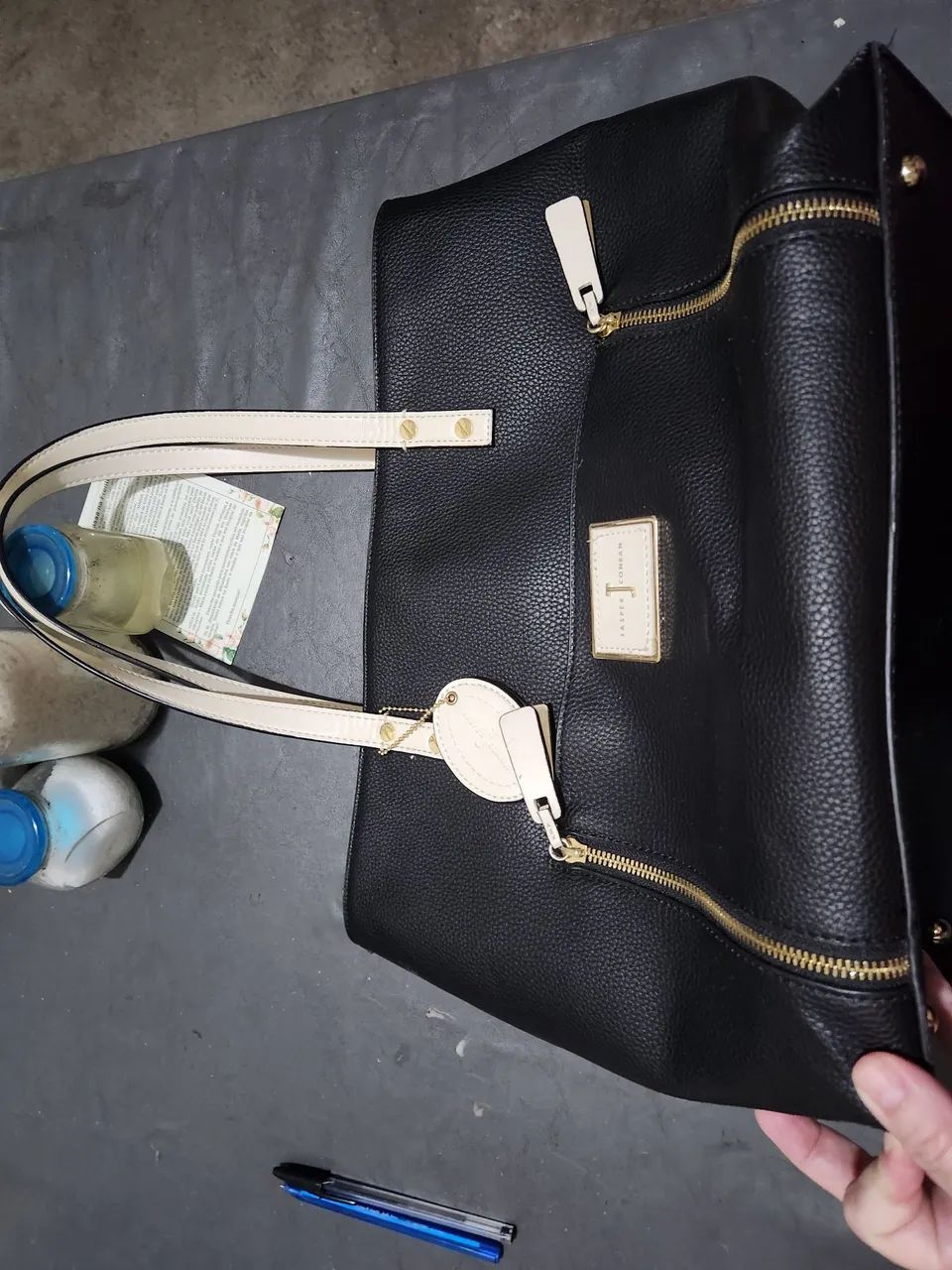 Bolsa de Ombro Jasper Conran Preta com Detalhes Dourados - Foto 4