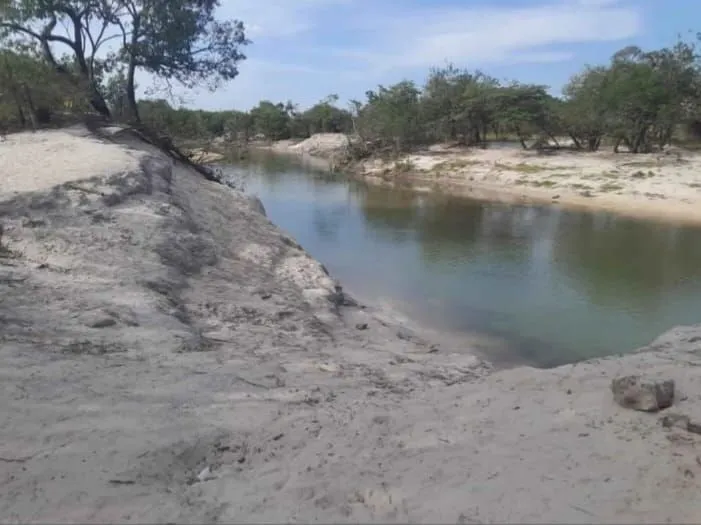Banho compartilhado no Água Boa terreno 17 por 44 contato * 