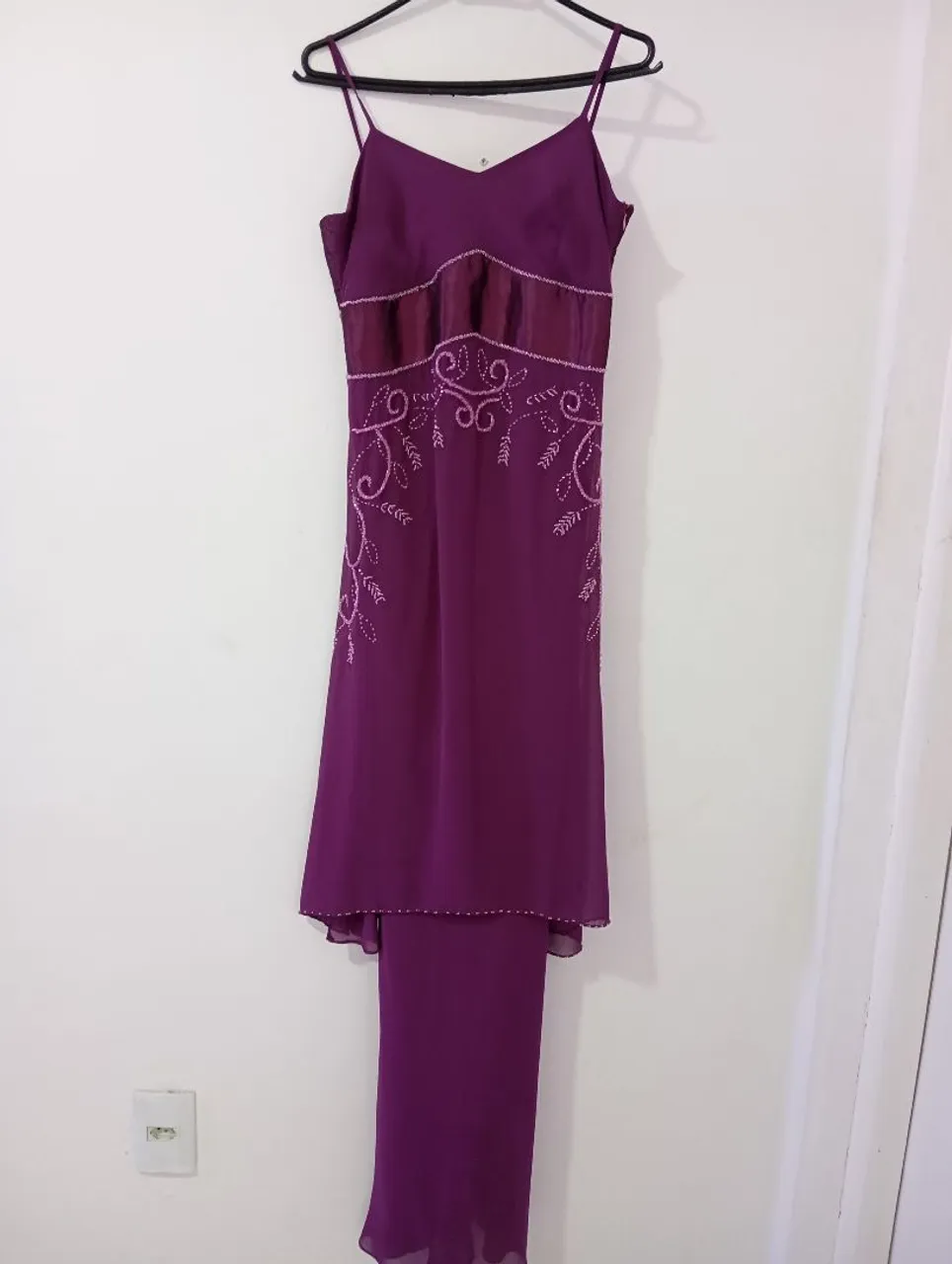 Vestido de Festa Roxo com Detalhes Bordados