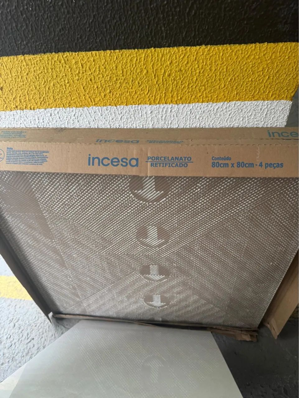 Vendo 2 caixas de piso porcelanato retificado 80x80 - Marca Incesa - Foto 2