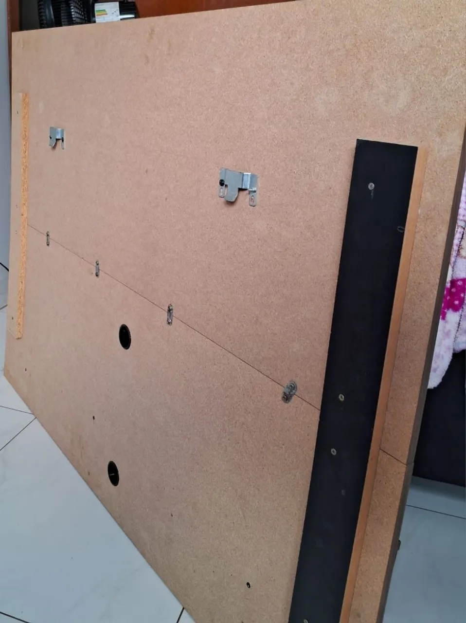 Painel de TV com prateleira - Design moderno
