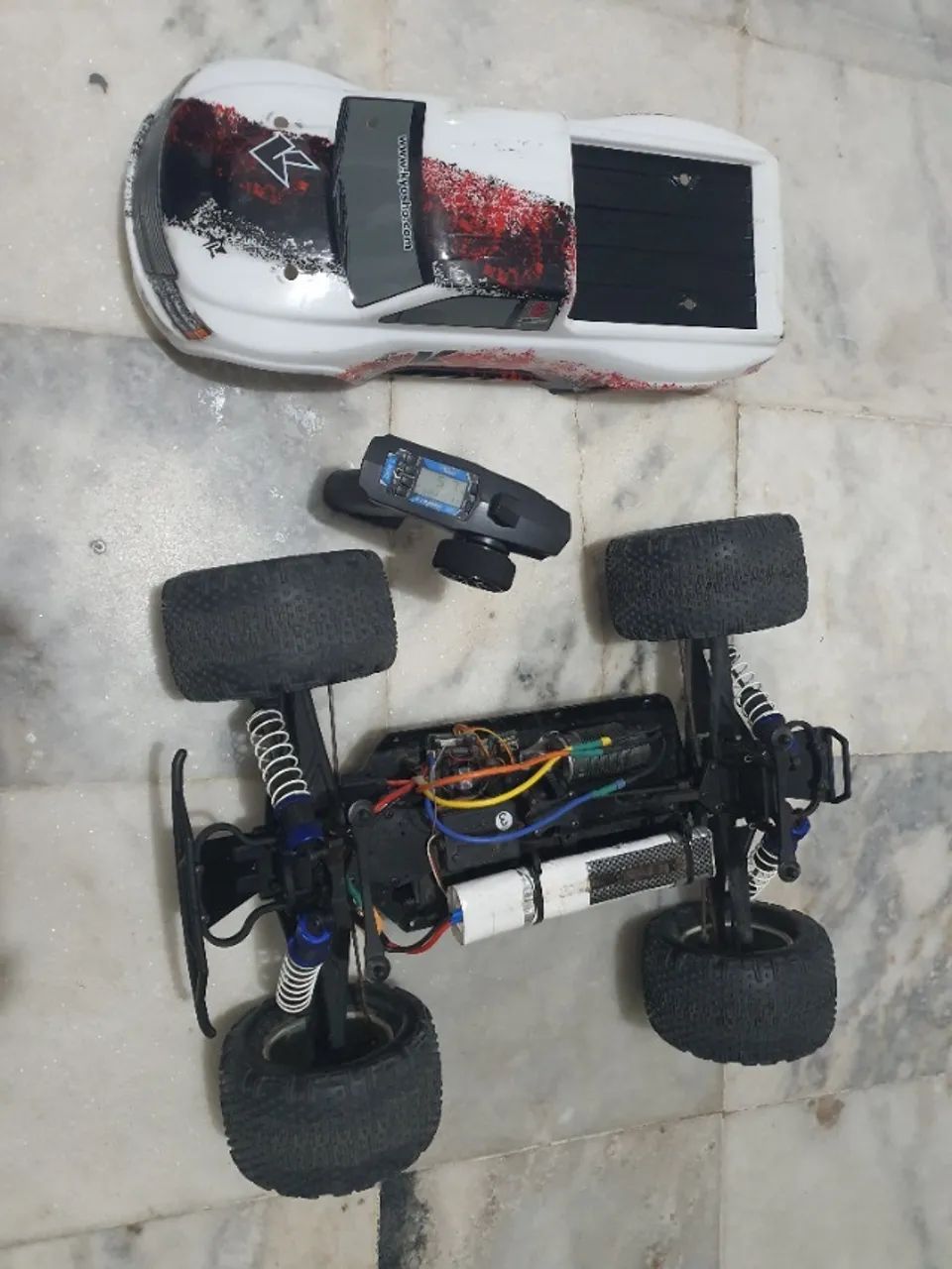 Automodelo Kyosho DMT Elétrico Brushless - Foto 4